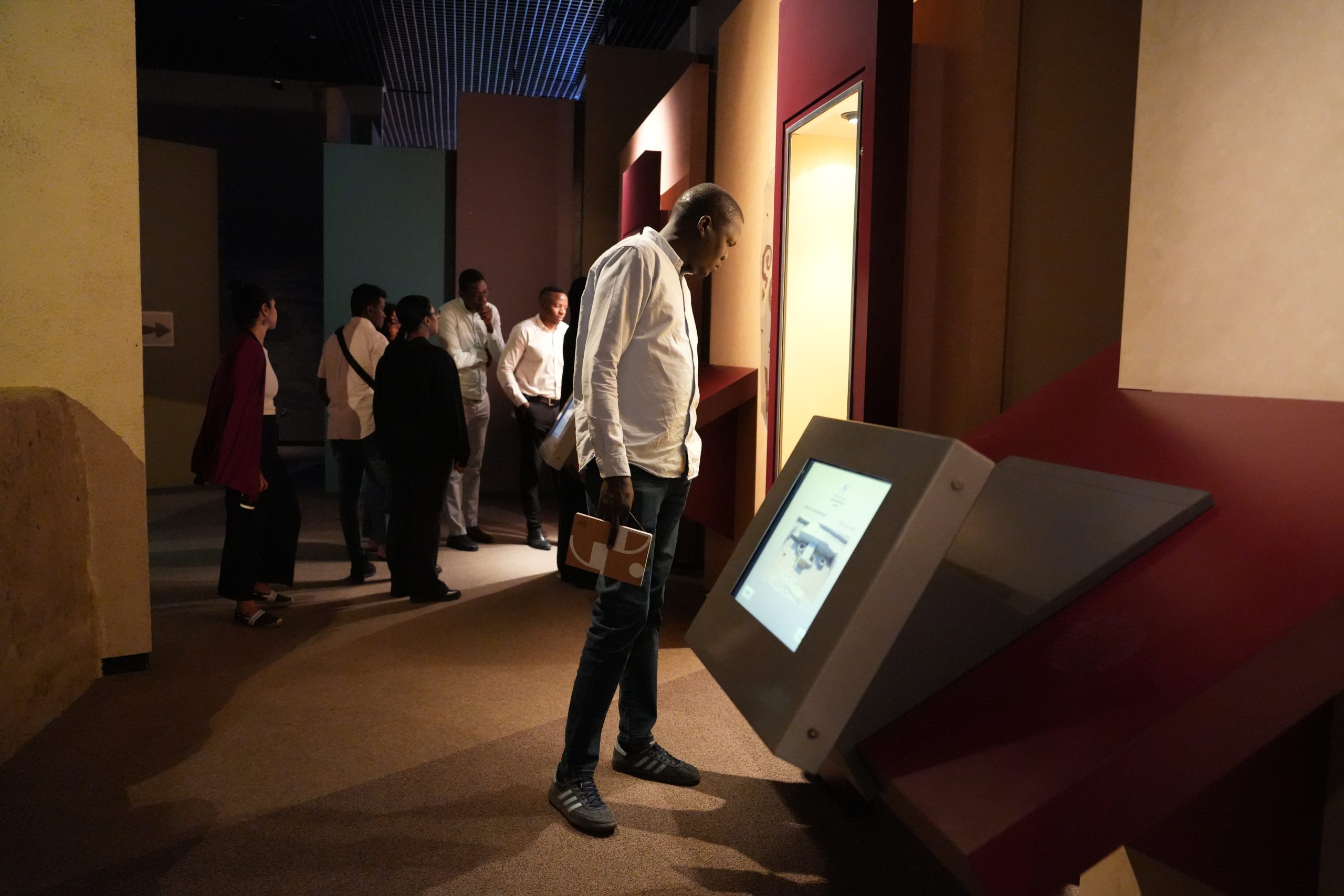 MA Students Explore Early Histories at Sharjah Archaeology Museum